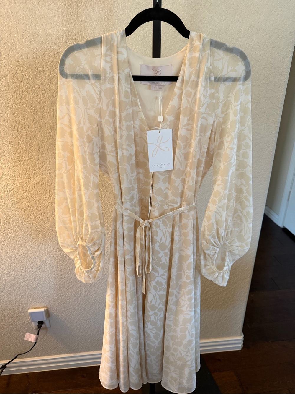 NWT Gal Meets Glam Cream Floral Wrap Midi Dress